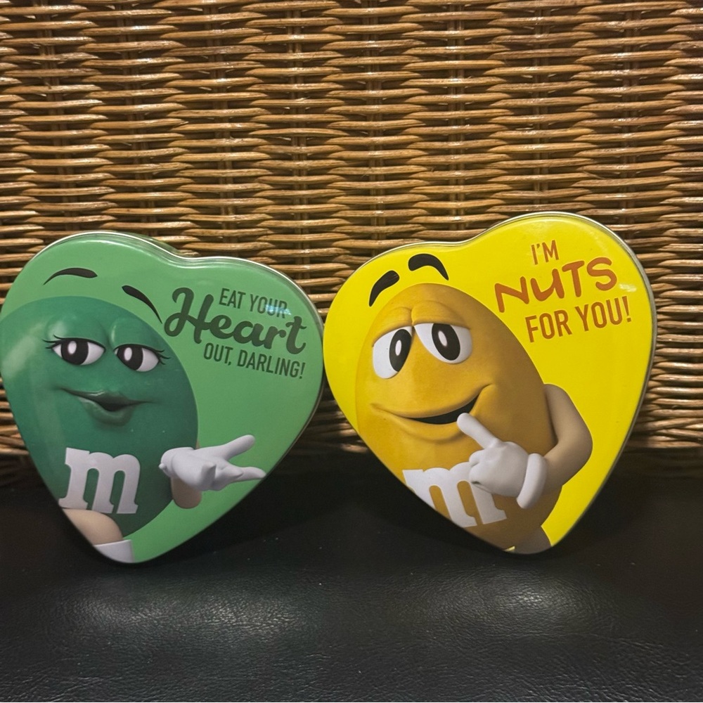 M&M'S Heart-Shaped Tin Duo - Green and Yellow